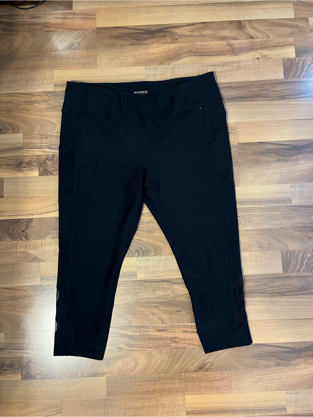 Monetta Black Cropped Athletic Leggings